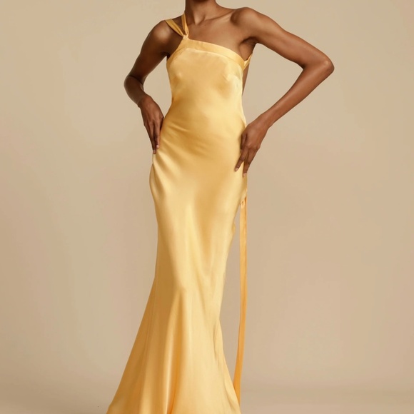 Elegant Yellow Maxi Dress - Picture 1 of 2